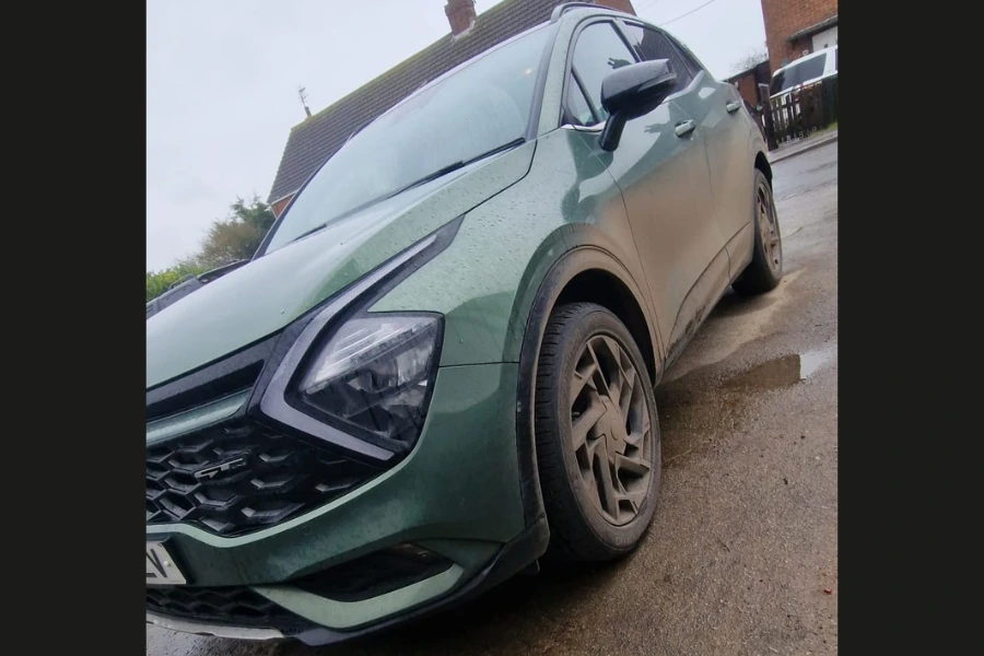 Dirty green Kia Sportage with mud on wheels and bodywork before exterior valet