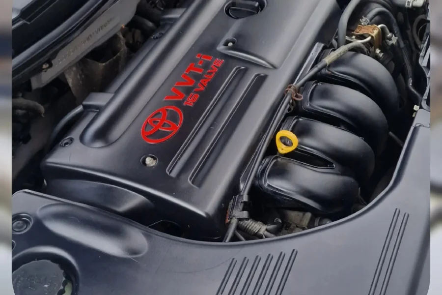 Clean Toyota VVT-i engine bay looking like new after engine clean by Hydrowax